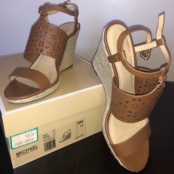 MICHAEL KORS Darci Wedge Sandals Brown Leather Women’s Size 9 Like New with Box! - Picture 3 of 11